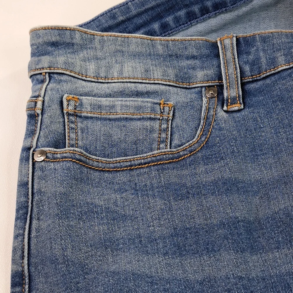 New Lane Bryant Signature Fit Midi Short Mid-Rise Flex Magic Waistband Size 22 - Picture 10 of 13